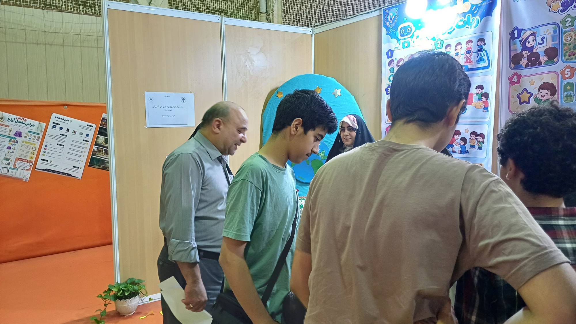 حضور مدارس و مراکز آموزشی در نمایشگاه